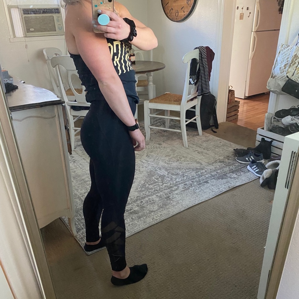 Lululemon Fast & Free Size 4 Black Mesh Detailing